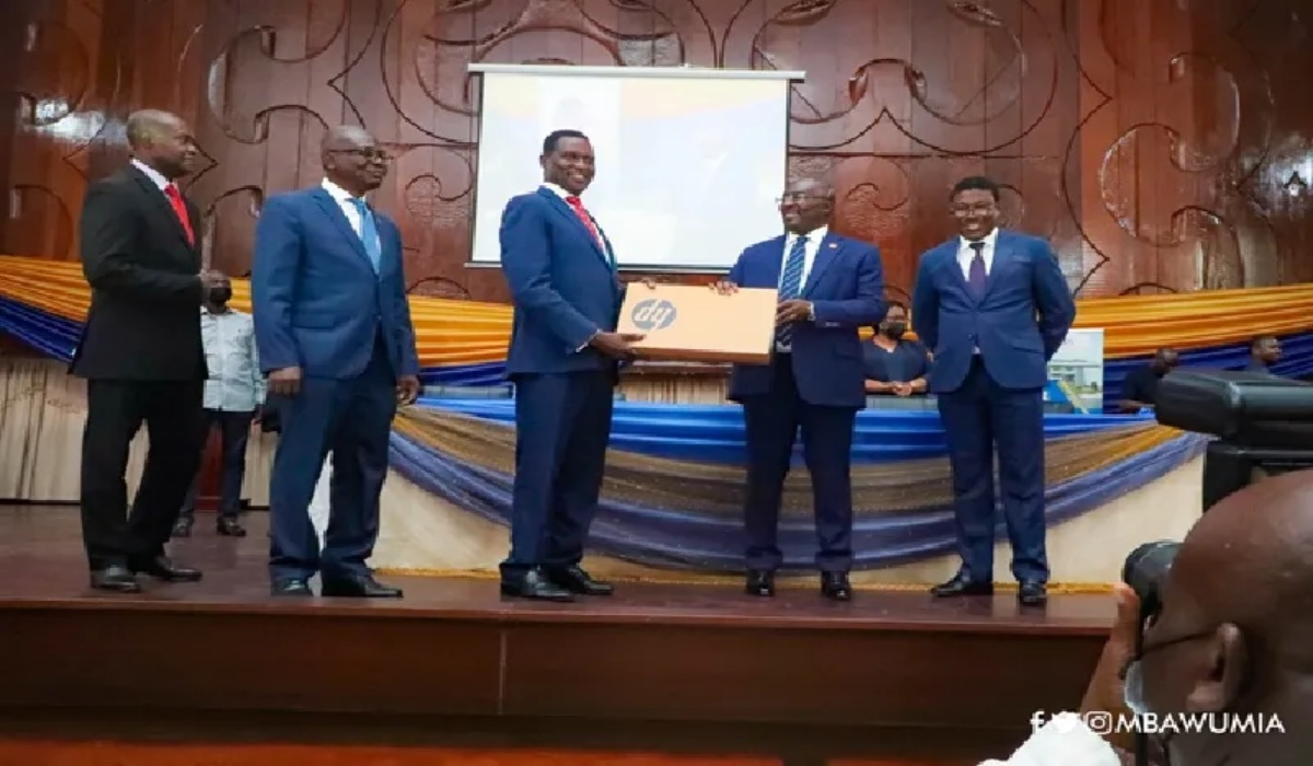 Veep Bawumia Donates 100 Laptops To University Of Ghana Business School
